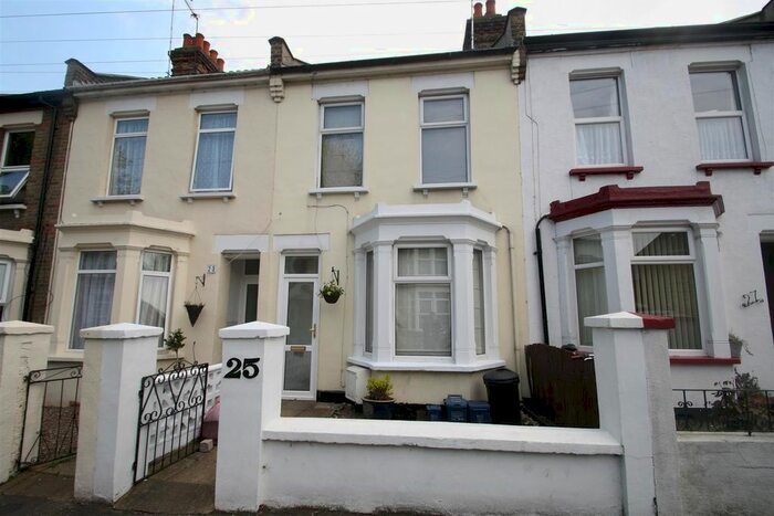 2 Bedroom Terraced House To Rent In Cliff Avenue, Westcliff-On-Sea, SS0