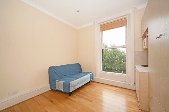 Studio To Rent In Airlie Gardens, London, W8