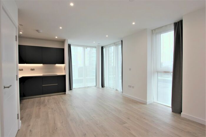 2 Bedroom Flat To Rent In , N4