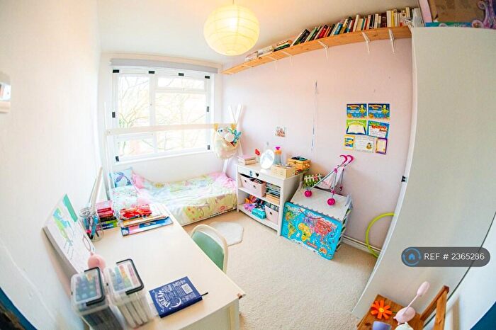 2 Bedroom Flat To Rent In Carlton Court, Southampton, SO15