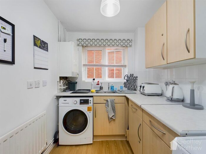 1 Bedroom Flat For Sale In Cromdale Walk, Great Ashby, Stevenage, SG1
