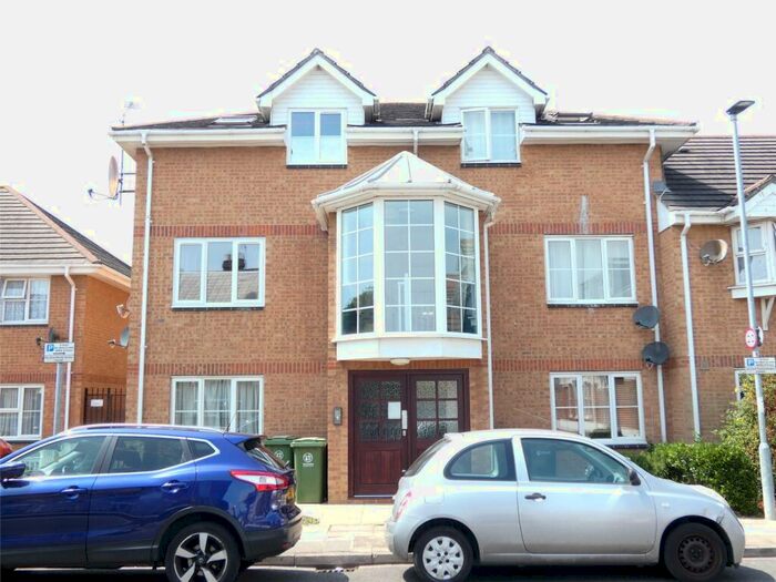 2 Bedroom Apartment To Rent In Cornwall Road, Portsmouth, Hampshire, PO1