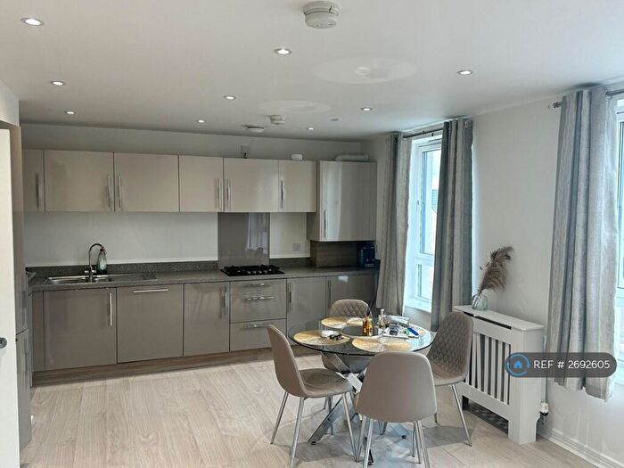 2 Bedroom Flat To Rent In Hunterscraig Drive, Glasgow, G5