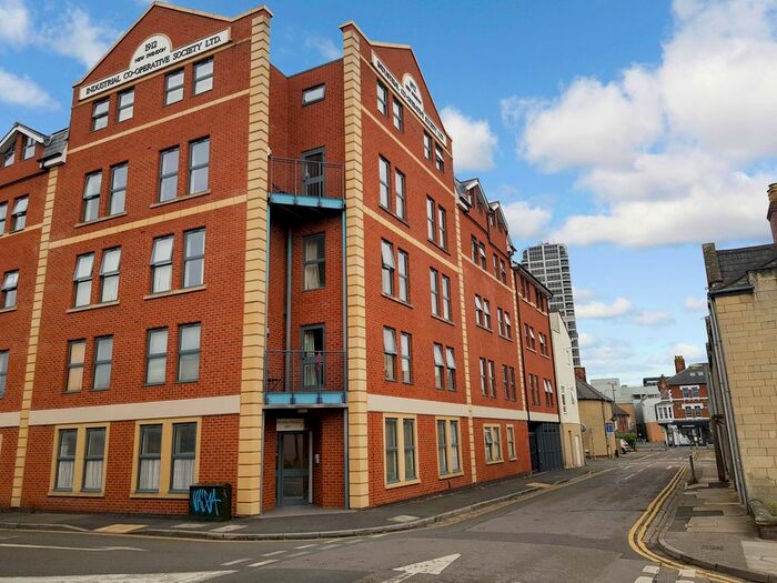 2 Bedroom Flat To Rent In Harding Street, Swindon, Wiltshire, SN1