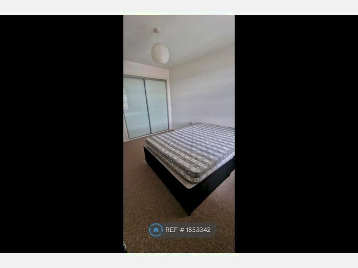 2 Bedroom Flat To Rent In Lancashire Court, Stoke-On-Trent, ST6