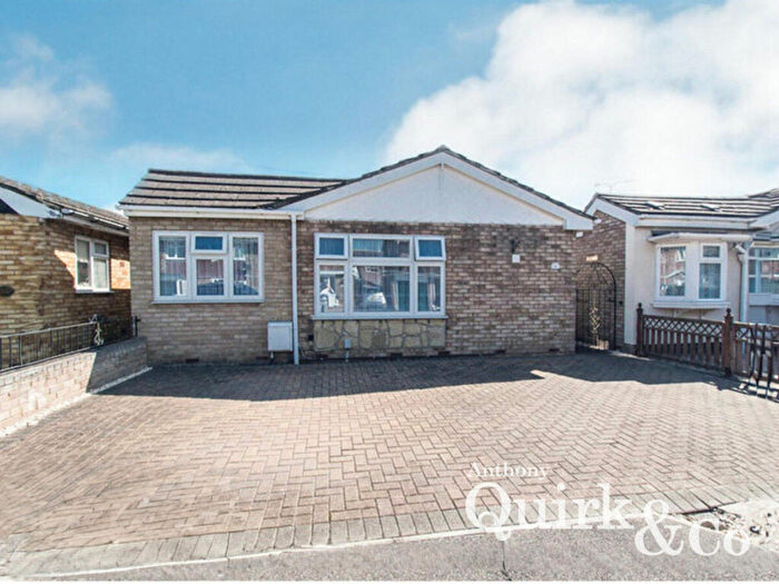 2 Bedroom Bungalow For Sale In Central Avenue, Canvey Island, SS8