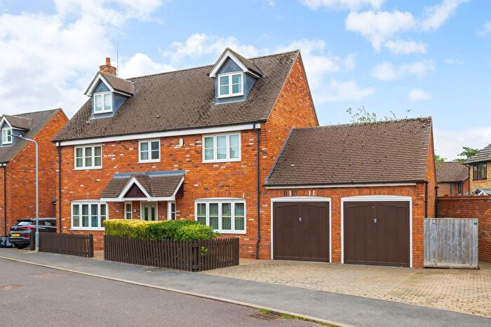 6 Bedroom Detached House For Sale In Slade Leas, Middleteon Cheney, OX17