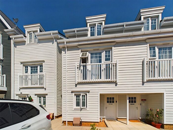 4 Bedroom Semi-Detached House To Rent In Vermont Street, Reading, Berkshire, RG2