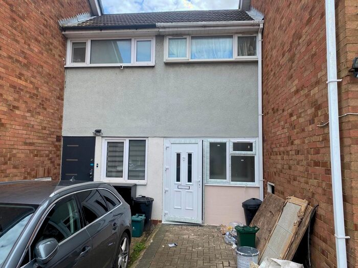 Studio To Rent In Scott Close, West Drayton, UB7