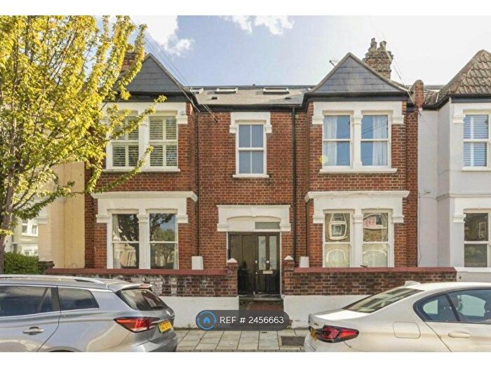 3 Bedroom Flat To Rent In Crealock Street, London, SW18