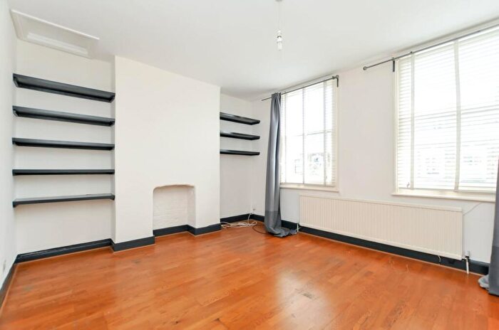 3 Bedroom Terraced House To Rent In Oldfield Road, Stoke Newington, N16
