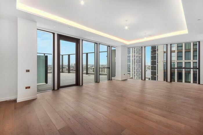 3 Bedroom Flat To Rent In Carnation Way, London, SW8