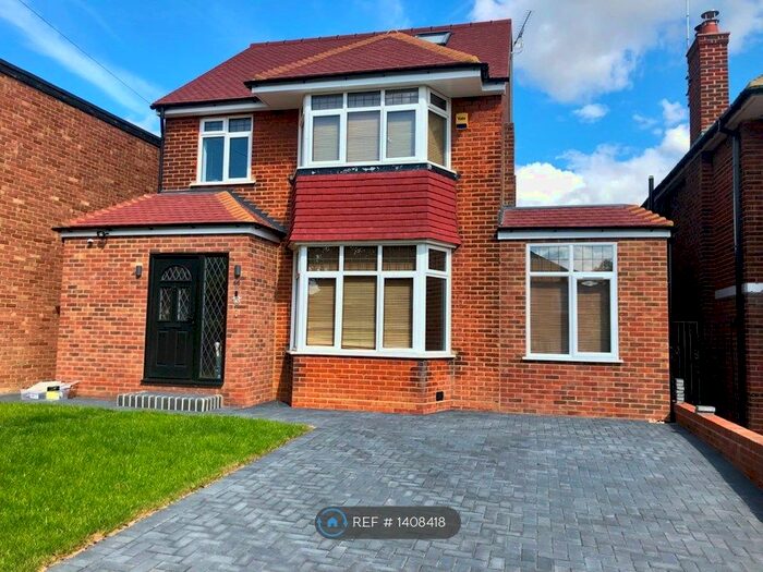 5 Bedroom Detached House To Rent In Merryhills Drive, London, EN2