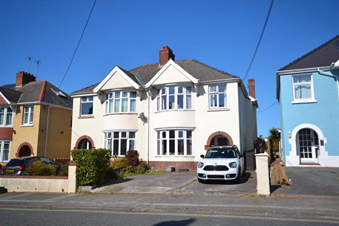 3 Bedroom Semi-Detached House For Sale In Murray Road, Milford Haven, SA73