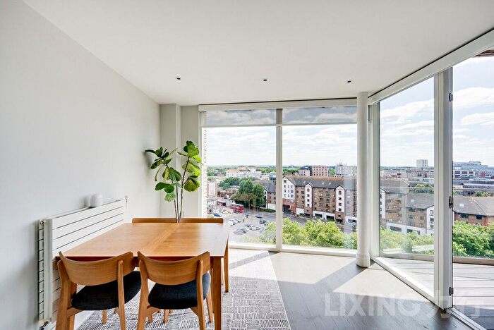 3 Bedroom Flat To Rent In Penthouse, Queenshurst Square, Kingston, KT2