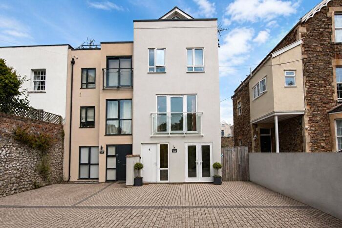 3 Bedroom Semi Detached House To Rent In Mornington Road, Clifton, BS8