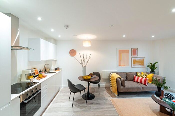 1 Bedroom Apartment To Rent In Kirkstall Road, Leeds, West Yorkshire, LS3