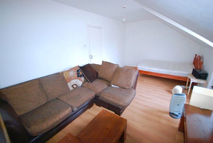 Studio To Rent In Caledonian Road, London, N7