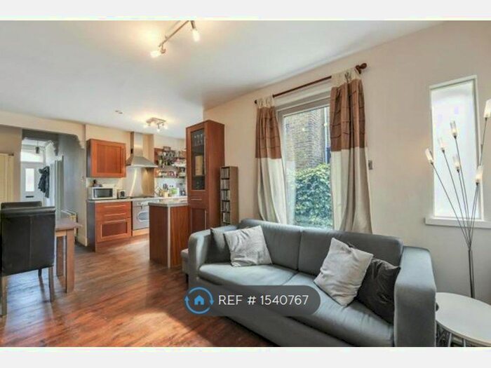 2 Bedroom Maisonette To Rent In London, London, SE5