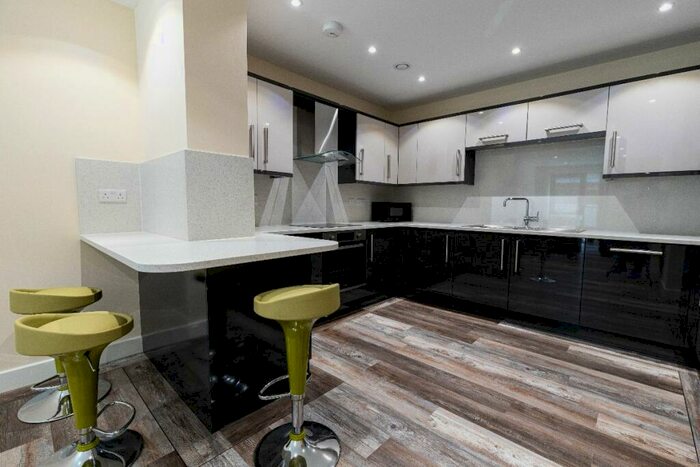 3 Bedroom Apartment To Rent In Ecco, S11