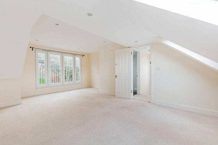 4 Bedroom Property To Rent In Priory Gardens, Highgate, London, N6