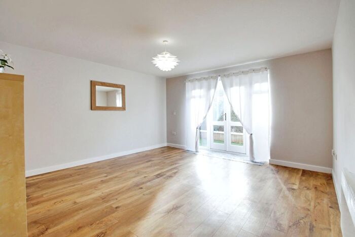 1 Bedroom Flat To Rent In Burlington House, Park Lodge Avenue, West Drayton, UB7