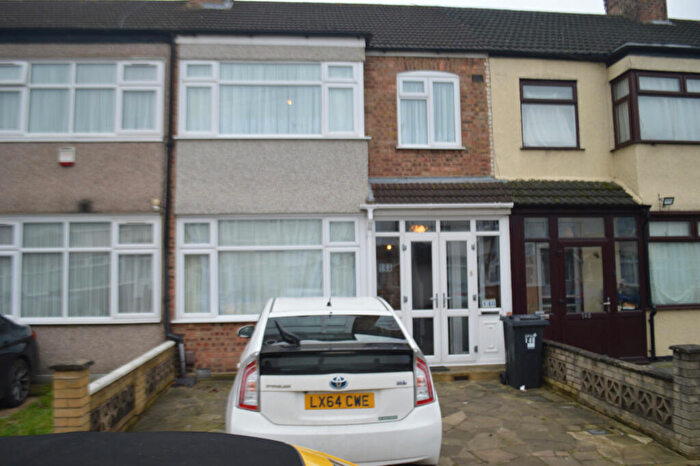3 Bedroom Terraced House To Rent In Staines Road, Ilford, IG1