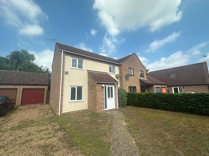 3 Bedroom Semi-Detached House To Rent In Hawthorn Walk, Beck Row, Bury St. Edmunds, IP28