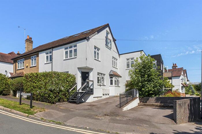 3 Bedroom Maisonette For Sale In Pinions Road, High Wycombe (courtyard Garden), HP13