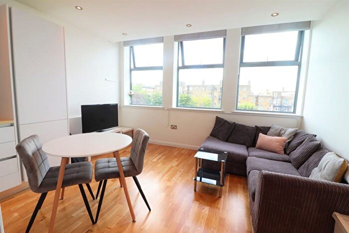 2 Bedroom Flat To Rent In Norwich House, Streatham High Road, London, SW16