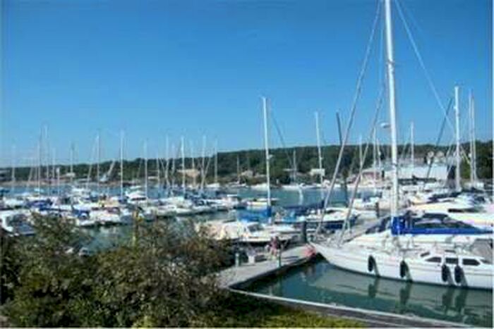 2 Bedroom Flat To Rent In Britannia Way, East Cowes, PO32