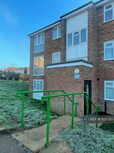 2 Bedroom Flat To Rent In Cleves Road, Hemel Hempstead, HP2