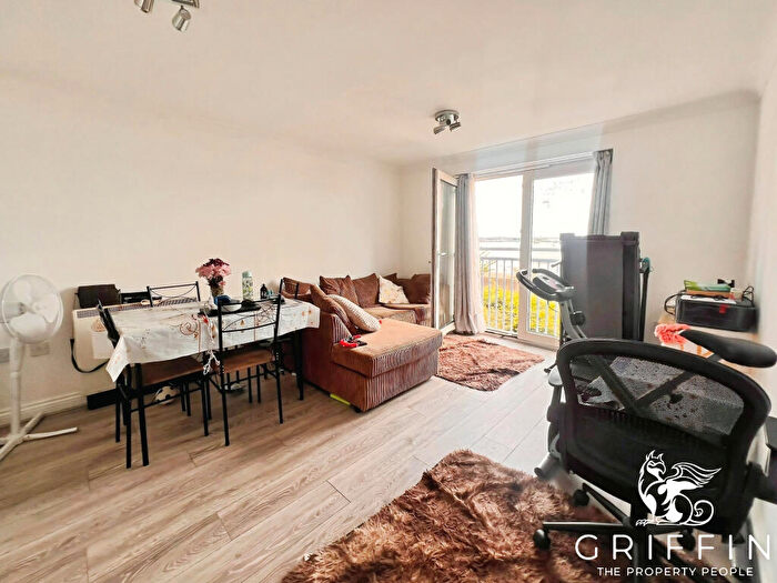 2 Bedroom Flat To Rent In Worthing Close, Grays, RM17