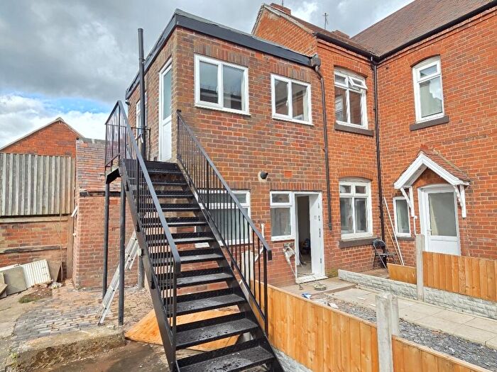 2 Bedroom Flat To Rent In Melbourne Road, Halesowen, West Midlands, B63