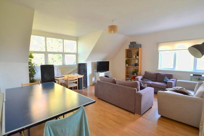 3 Bedroom Flat To Rent In Mount View Road, London, N4