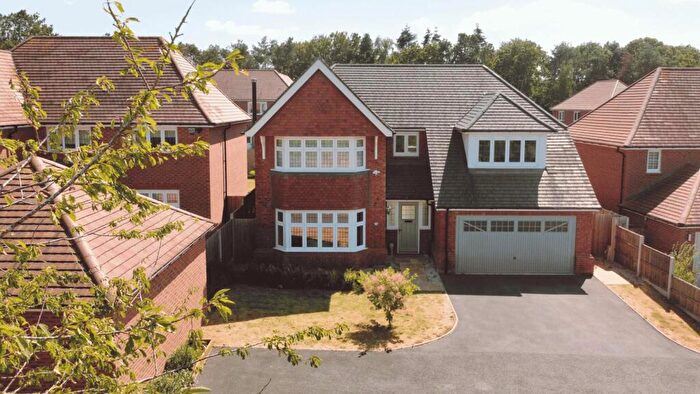 5 Bedroom Detached House For Sale In Hollington Close, Amington, Tamworth, B77