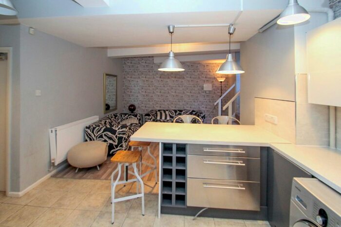 4 Bedroom Terraced House To Rent In Delph Lane, Leeds, LS6