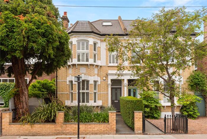 6 Bedroom Semi-Detached House For Sale In Endlesham Road, London, SW12