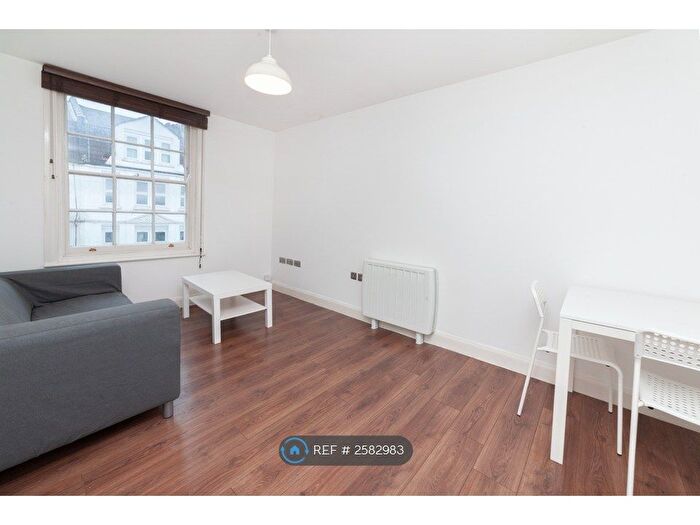 2 Bedroom Flat To Rent In Green Lanes, London, N4
