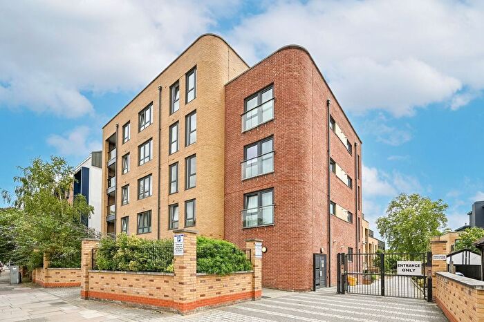 3 Bedroom Flat To Rent In London Road, Isleworth, TW7