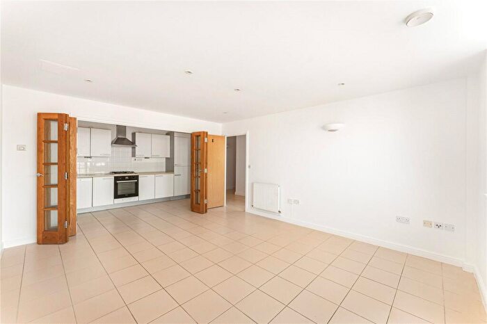 3 Bedroom Apartment For Sale In Hacon Square, Richmond Road, London, E8