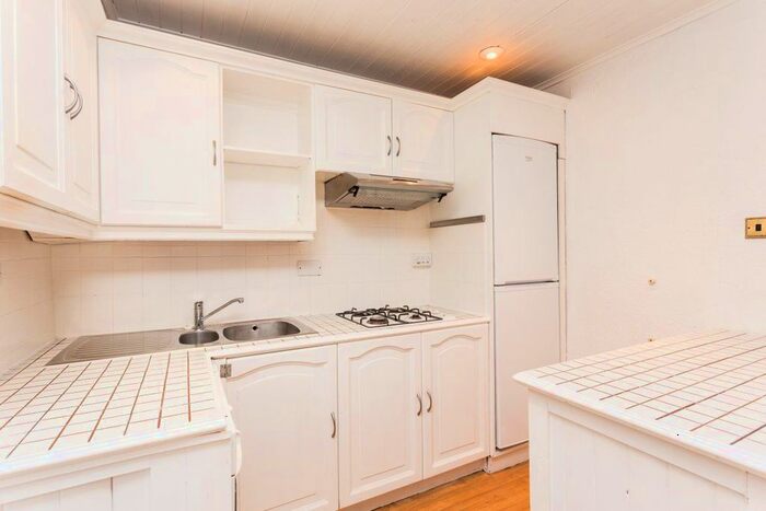 2 Bedroom Property To Rent In Dupont Road, London SW20