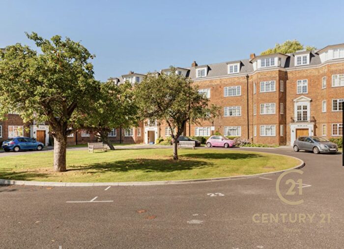 2 Bedroom Apartment To Rent In The Avenue Worcester Park, KT4