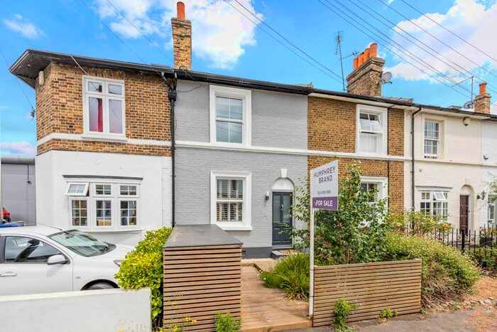 3 Bedroom Cottage To Rent In Winters Road, Thames Ditton, KT7