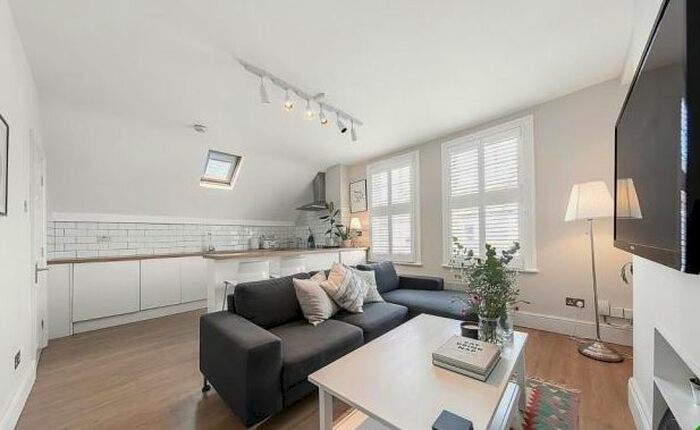 2 Bedroom Flat To Rent In Trent Road, London, SW2