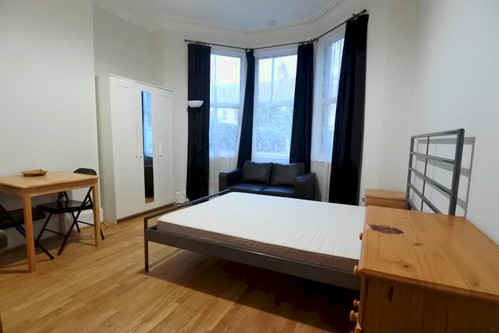 Studio To Rent In Brondesbury Park, Willesden Green, NW2