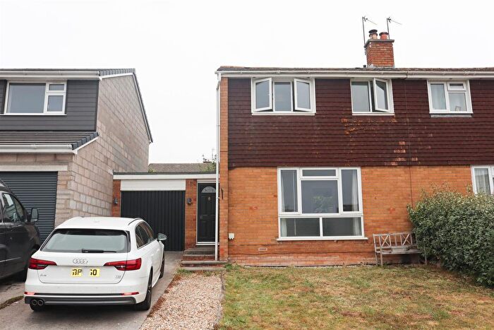 3 Bedroom Property To Rent In Stonewell Grove, Congresbury, Bristol, BS49