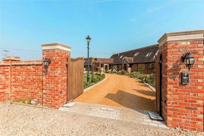 4 Bedroom Barn Conversion For Sale In Easton Lane, Sidlesham, Chichester, PO20