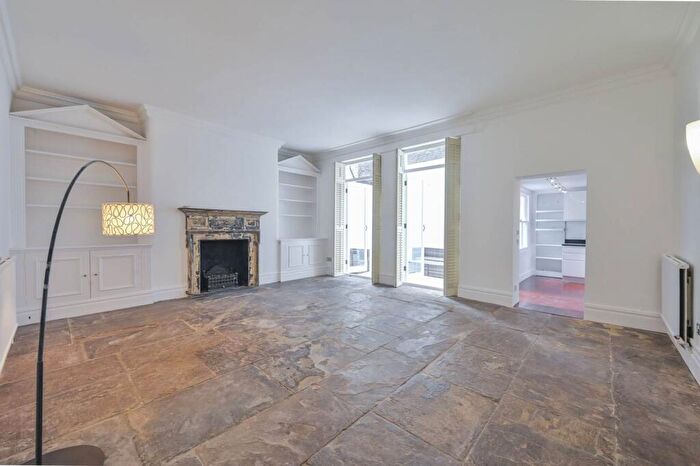 2 Bedroom Flat To Rent In Redcliffe Square, Chelsea, London, SW10