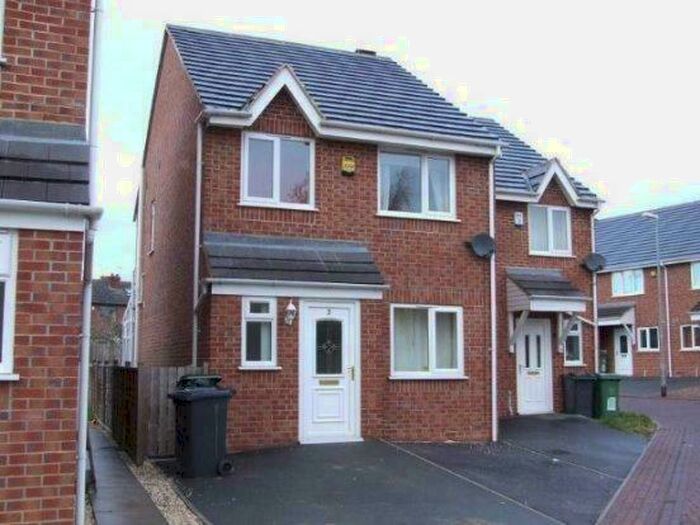 3 Bedroom Semi-Detached House To Rent In St Alban Court, Leeds, LS9